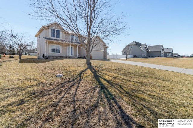 1679 Lake Ridge Drive, Plattsmouth, NE 68048