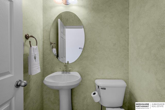 1679 Lake Ridge Drive, Plattsmouth, NE 68048