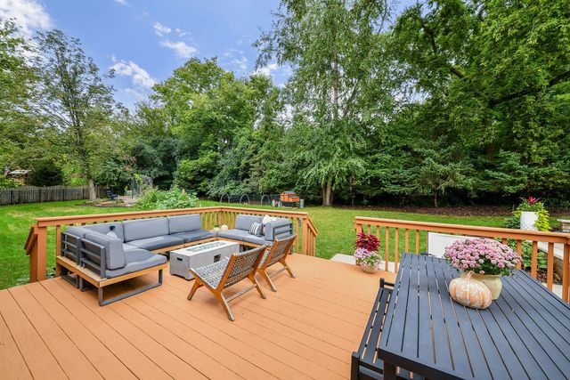 820 Rotolo Court, Batavia, IL 60510