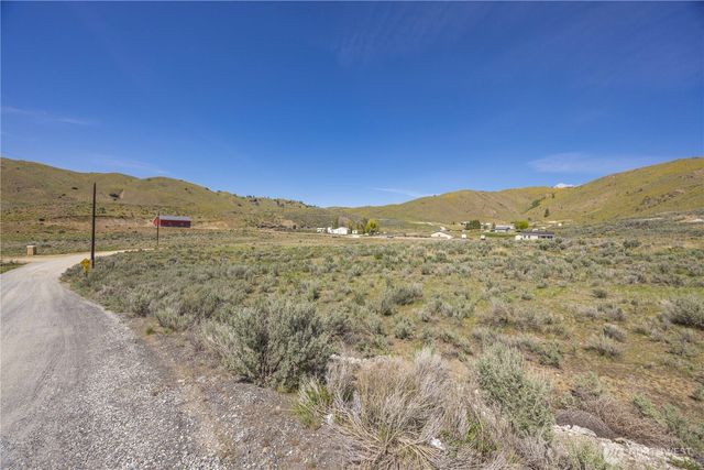 1 Spring Canyon Road, Orondo, WA 98843
