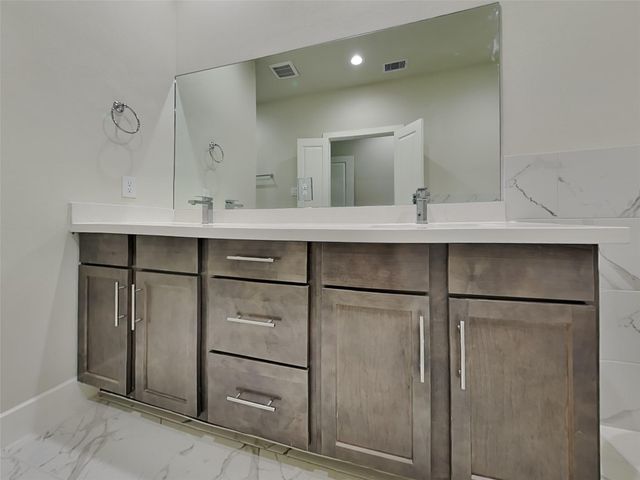 5712 Quinn Landing Road, Houston, TX 77091