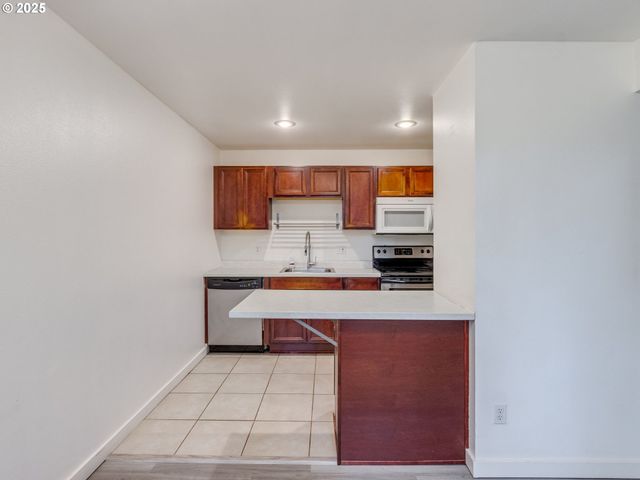 6220 Sw CAPITOL Hwy, Portland, OR 97239