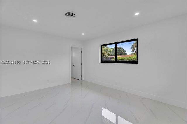 6940 NW 6TH ST, Plantation, FL 33317