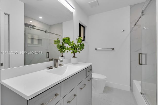6940 NW 6TH ST, Plantation, FL 33317