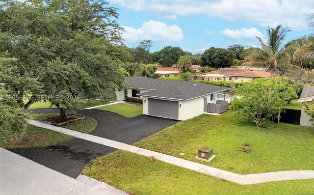 6940 NW 6TH ST, Plantation, FL 33317