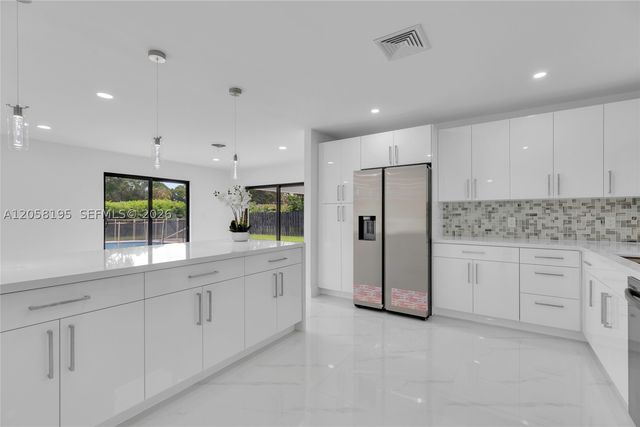6940 NW 6TH ST, Plantation, FL 33317