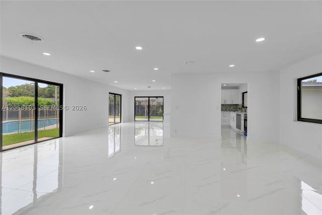 6940 NW 6TH ST, Plantation, FL 33317