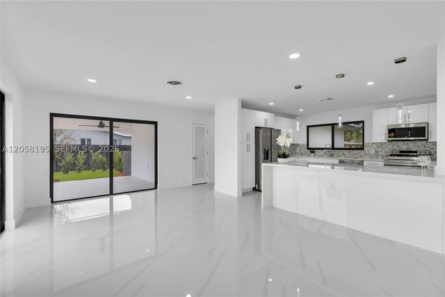 6940 NW 6TH ST, Plantation, FL 33317