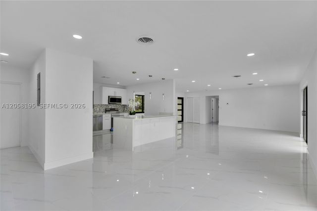 6940 NW 6TH ST, Plantation, FL 33317
