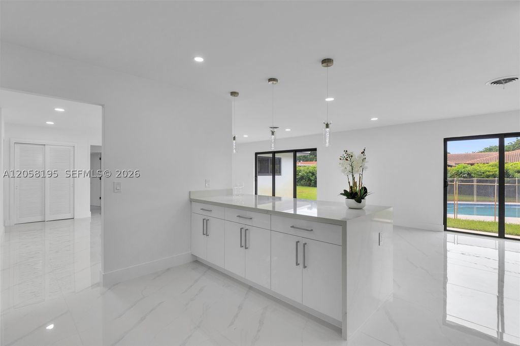 6940 NW 6TH ST, Plantation, FL 33317