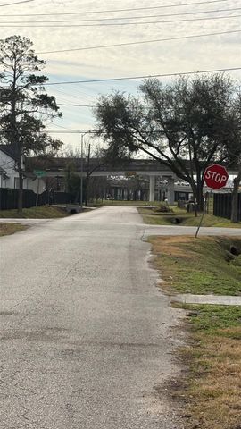 6305 Frisco Street, Houston, TX 77022