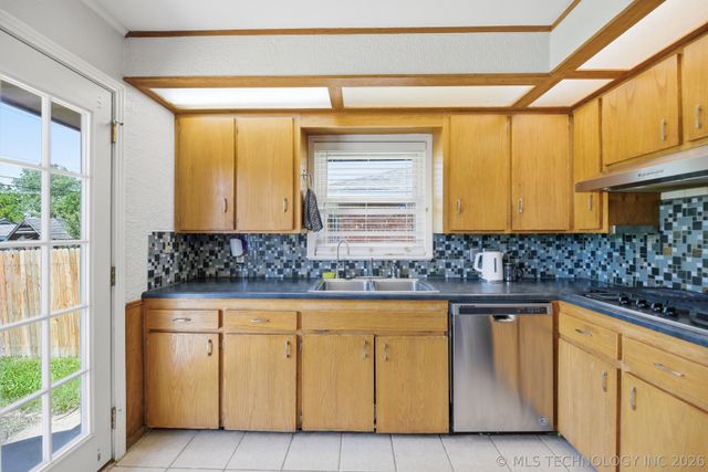 422 S 76th East Avenue, Tulsa, OK 74112