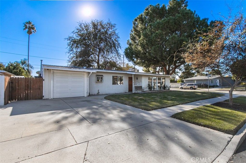 Image 1 of property listing at 19462 Arminta, Reseda, CA 91335
