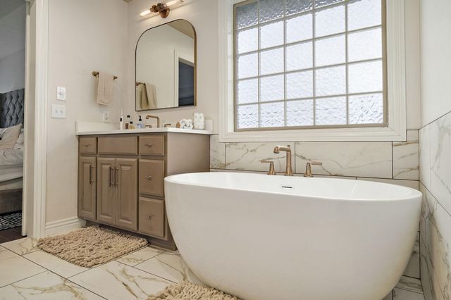 1630 N Waterstone Avenue, Springfield, MO 65802