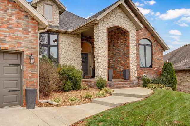 1630 N Waterstone Avenue, Springfield, MO 65802