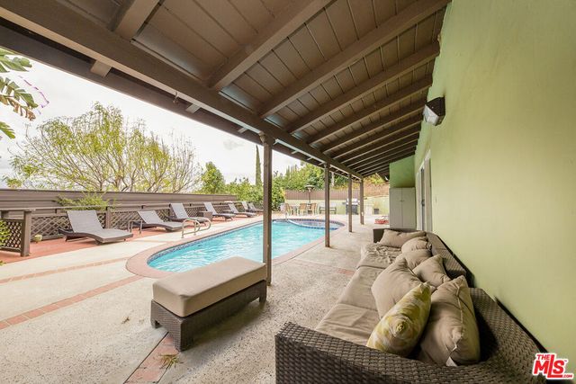 11559 DONA EVITA Drive, Studio City, CA 91604