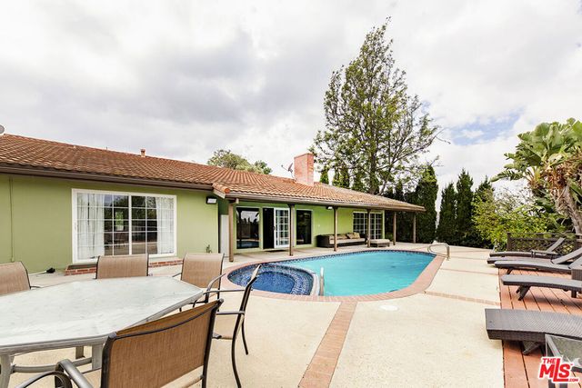 11559 DONA EVITA Drive, Studio City, CA 91604