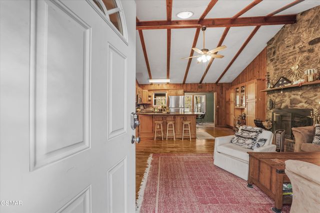 4413 E Scenic Drive, Gatlinburg, TN 37738