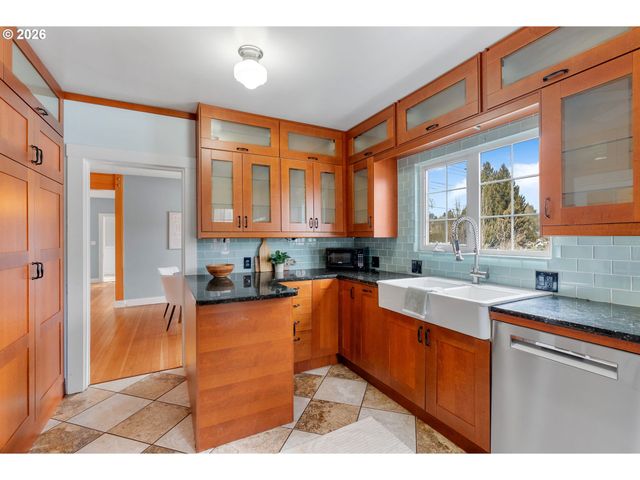 3141 ODELL Hwy, Hood River, OR 97031