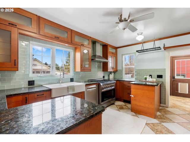 3141 ODELL Hwy, Hood River, OR 97031