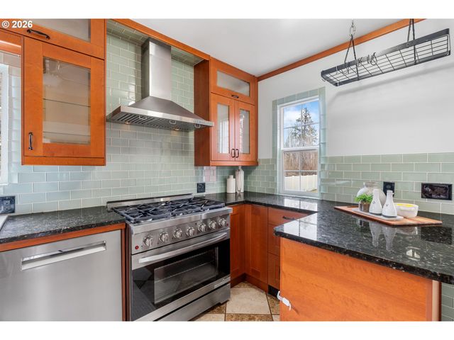 3141 ODELL Hwy, Hood River, OR 97031