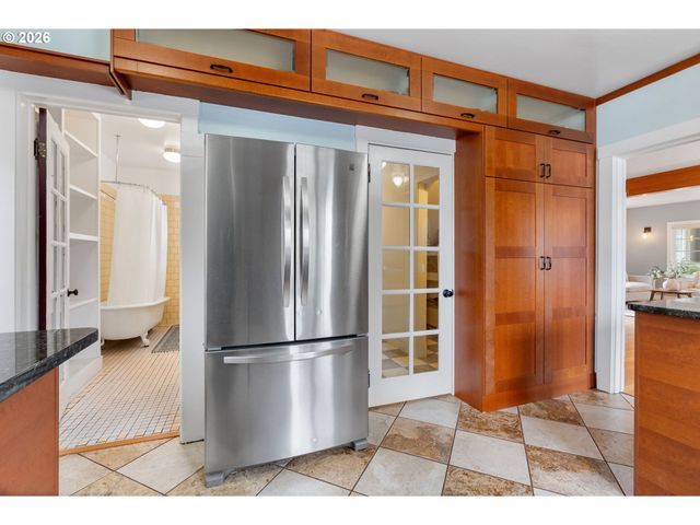 3141 ODELL Hwy, Hood River, OR 97031