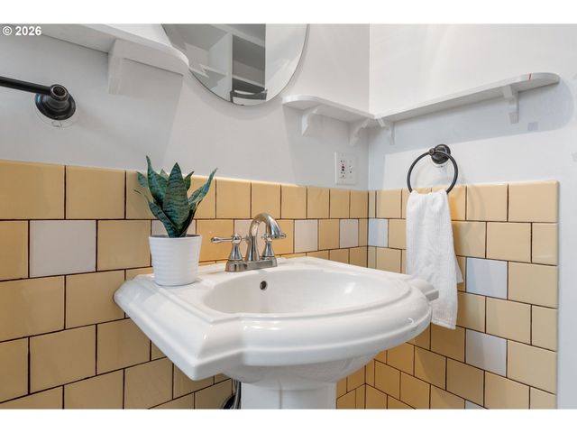 3141 ODELL Hwy, Hood River, OR 97031