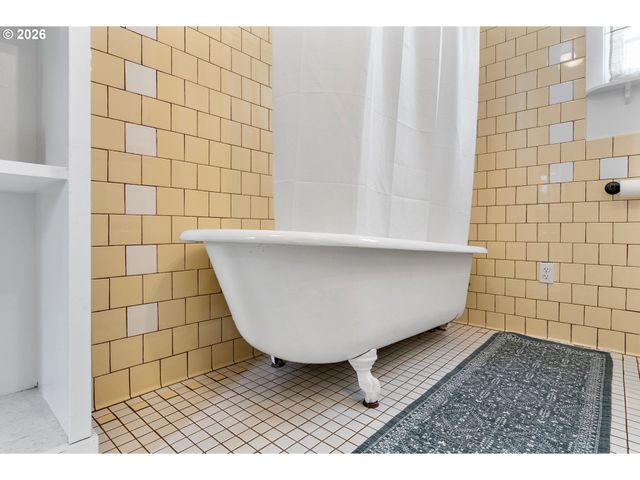 3141 ODELL Hwy, Hood River, OR 97031