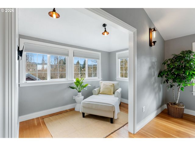 3141 ODELL Hwy, Hood River, OR 97031