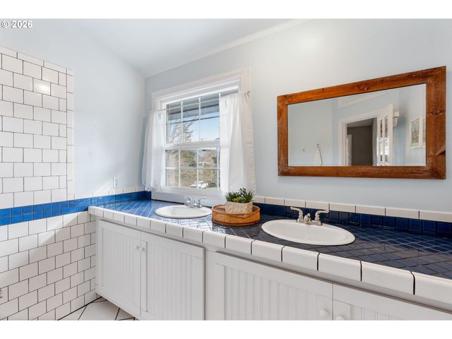 3141 ODELL Hwy, Hood River, OR 97031