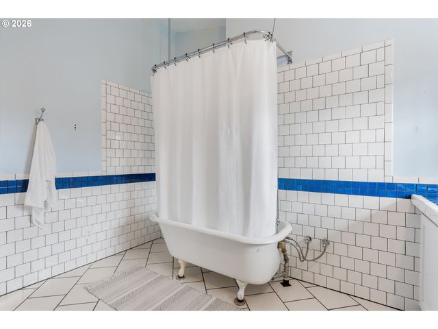 3141 ODELL Hwy, Hood River, OR 97031