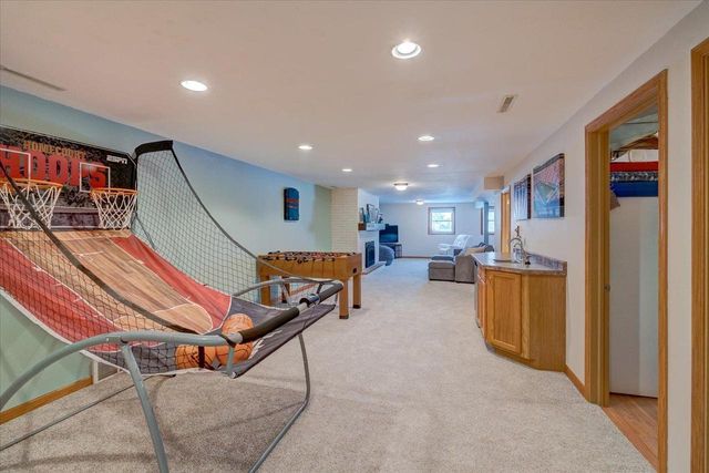 2718 Hilltop Drive, Sun Prairie, WI 53590