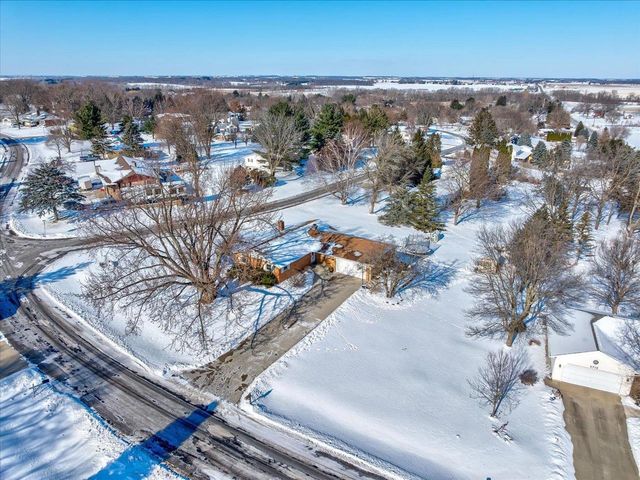 2718 Hilltop Drive, Sun Prairie, WI 53590