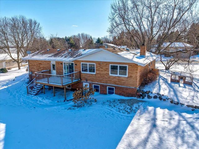 2718 Hilltop Drive, Sun Prairie, WI 53590