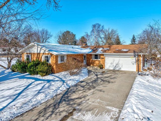 2718 Hilltop Drive, Sun Prairie, WI 53590