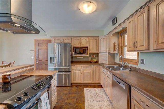 2718 Hilltop Drive, Sun Prairie, WI 53590