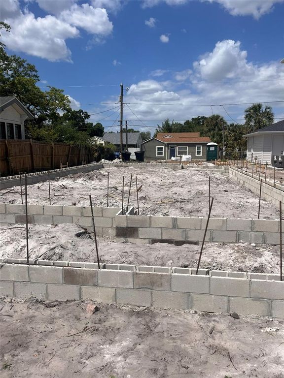 Image 2 of property listing at 2829 4TH AVENUE N, St Petersburg, FL 33713