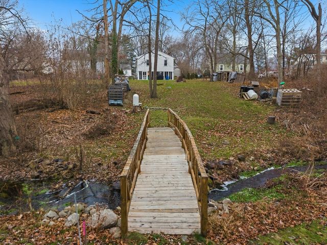 41 Roosevelt Ave, North Attleboro, MA 02760