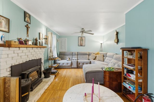 41 Roosevelt Ave, North Attleboro, MA 02760