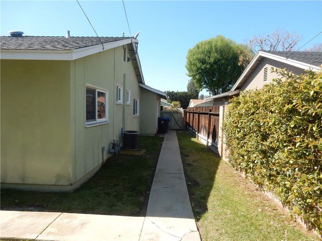 8000 Sale Avenue, West Hills, CA 91304