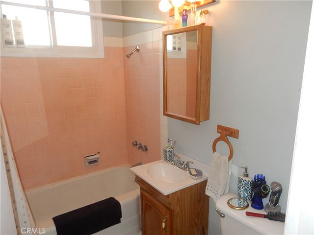8000 Sale Avenue, West Hills, CA 91304
