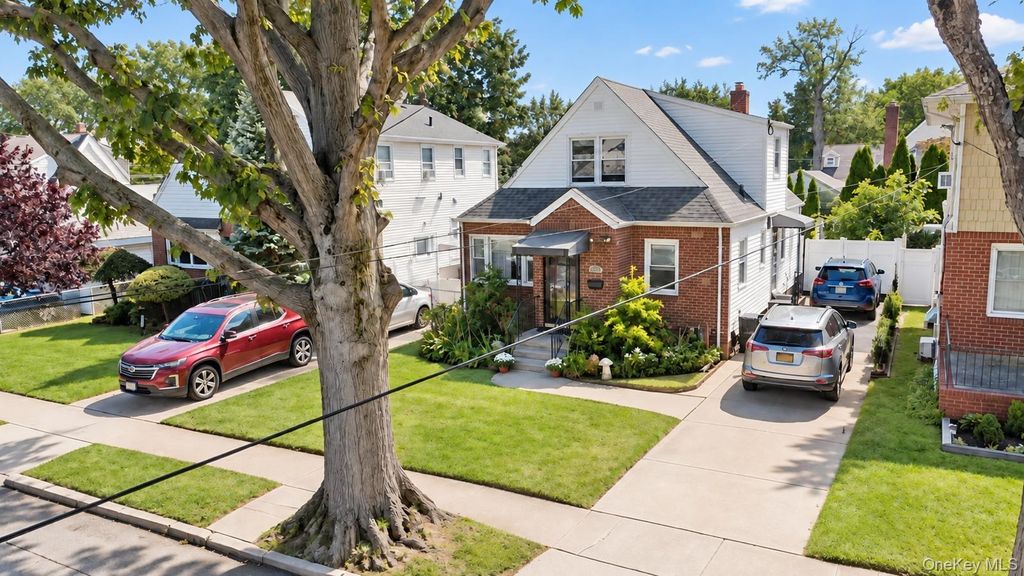 1312 Park Avenue, New Hyde Park, NY 11040 — photo 2