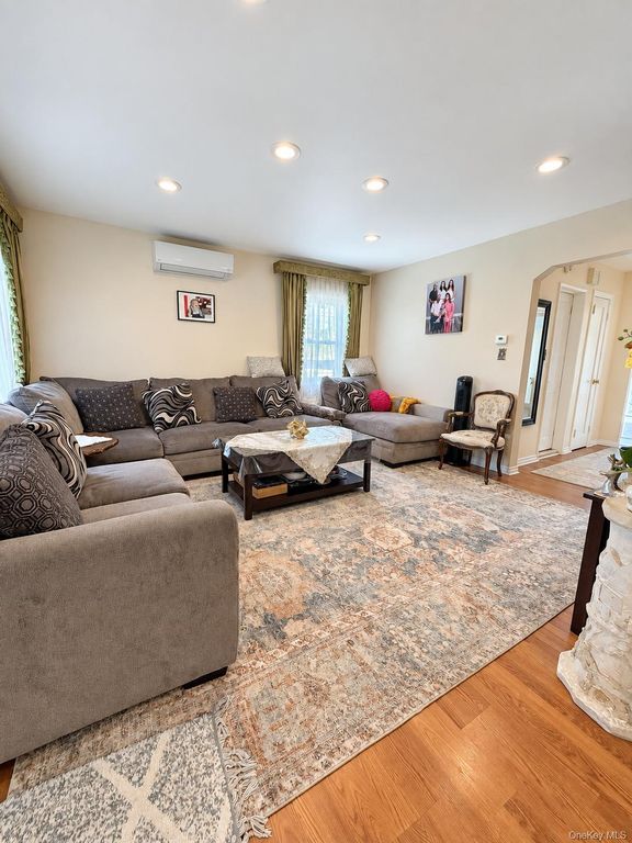 1312 Park Avenue, New Hyde Park, NY 11040 — photo 3