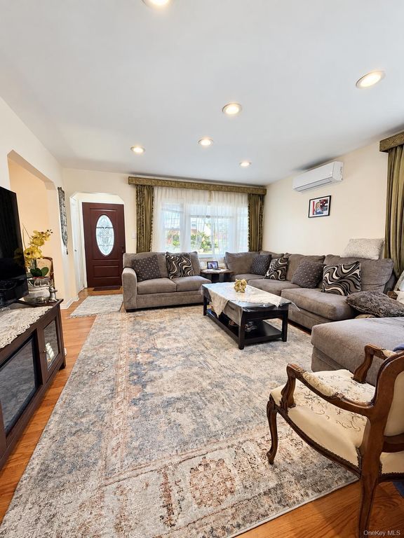1312 Park Avenue, New Hyde Park, NY 11040 — photo 4