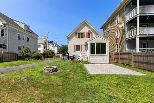 18 Willow Ave, Salem, MA 01970