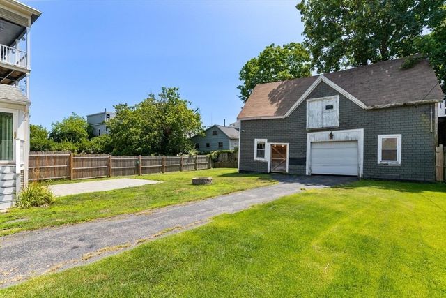 18 Willow Ave, Salem, MA 01970