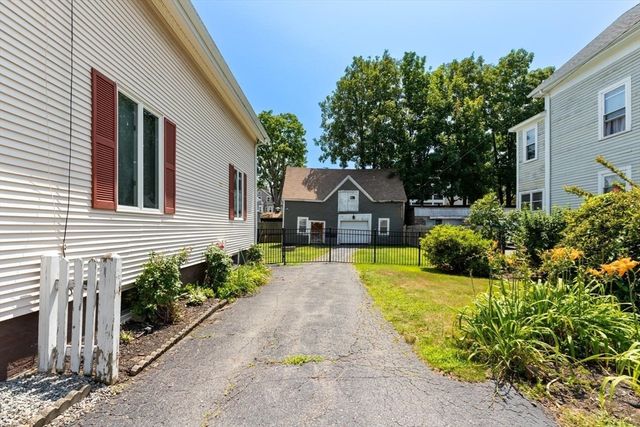 18 Willow Ave, Salem, MA 01970