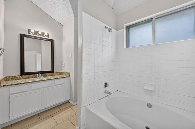 5204 Cornvalley Drive, Arlington, TX 76017