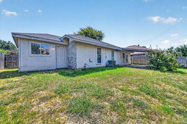 5204 Cornvalley Drive, Arlington, TX 76017