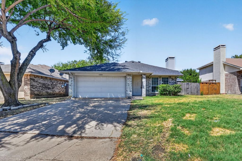 5204 Cornvalley Drive, Arlington, TX 76017
